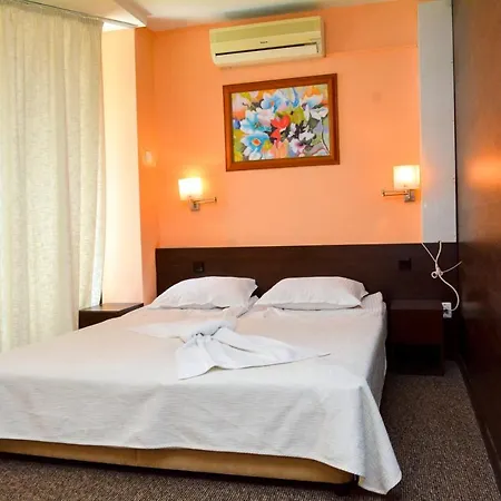 Hotel елица
