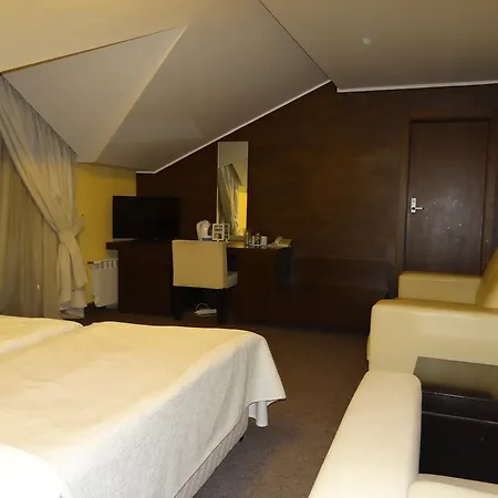 елица ホテル 3*