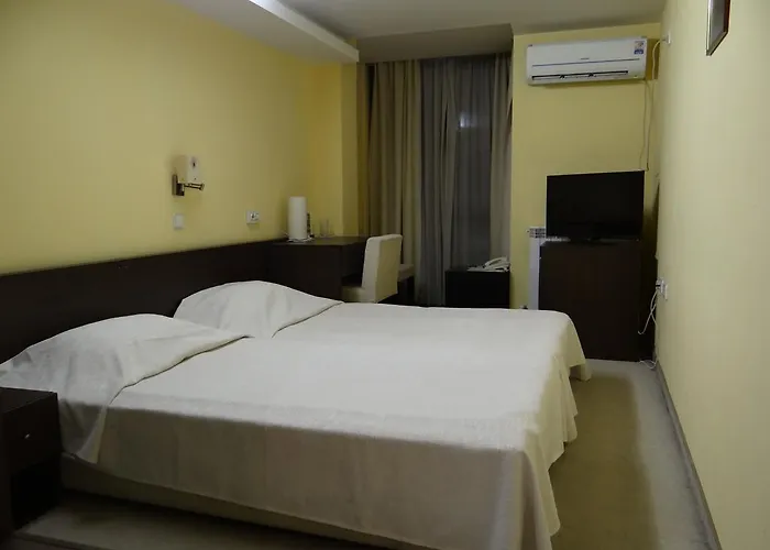 елица Szálloda 3*